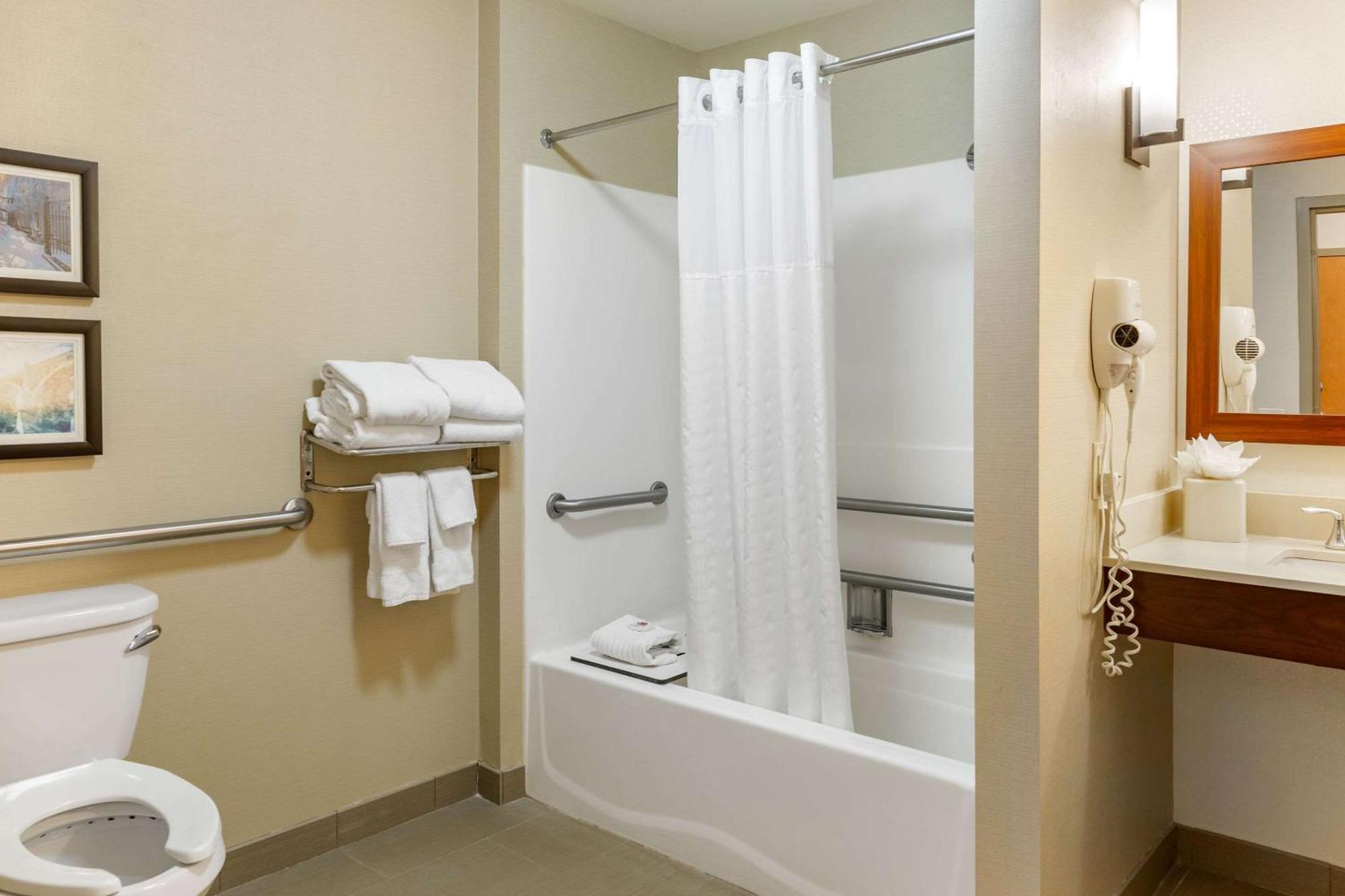 Comfort Suites Lancaster Amish Country Smoketown  Ngoại thất bức ảnh