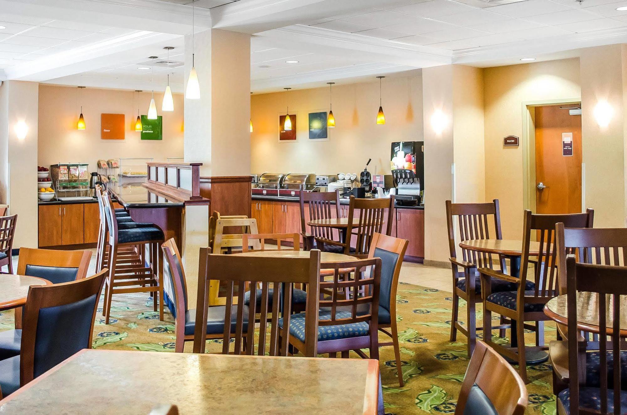 Comfort Suites Lancaster Amish Country Smoketown  Ngoại thất bức ảnh