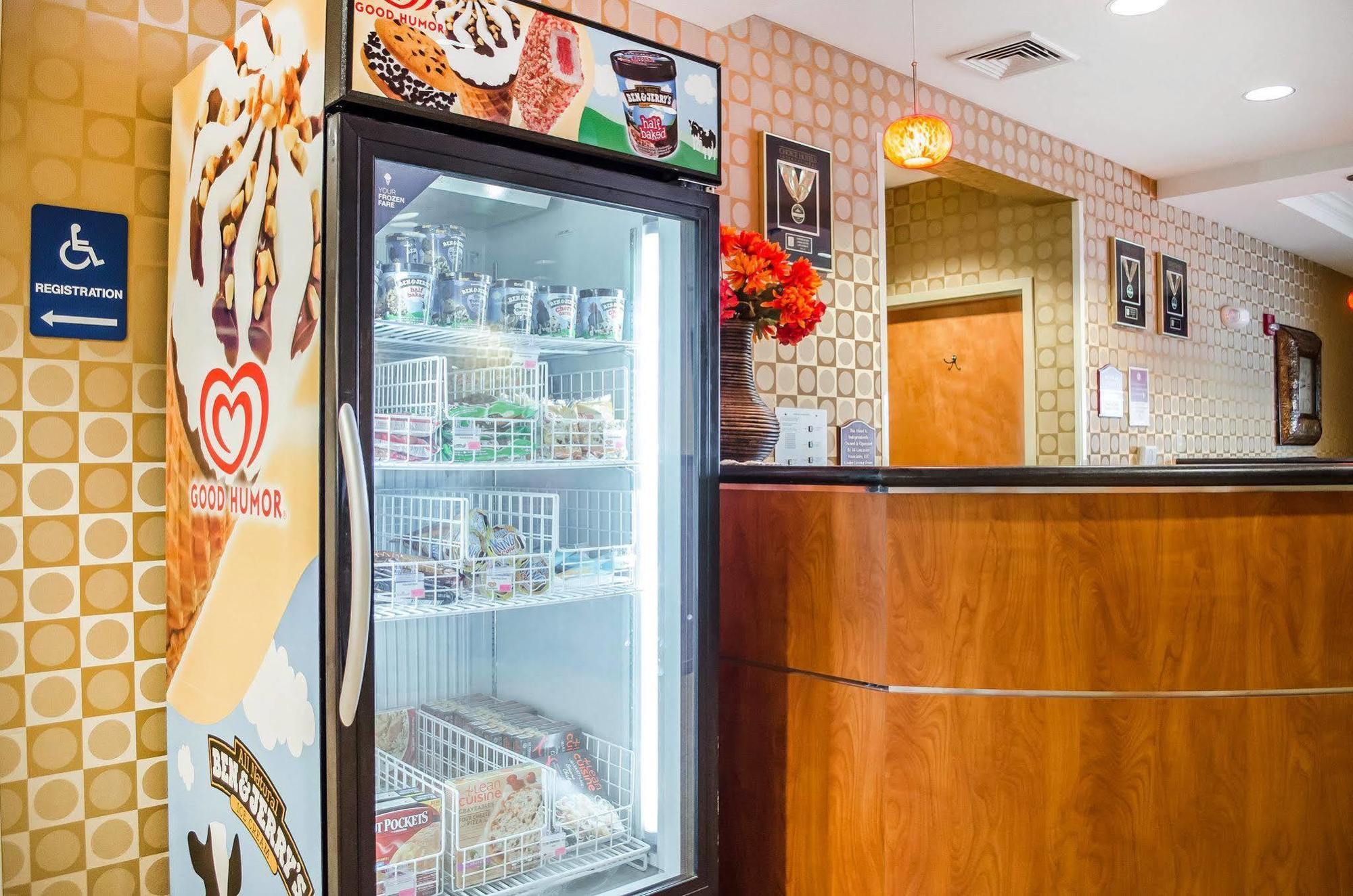 Comfort Suites Lancaster Amish Country Smoketown  Ngoại thất bức ảnh